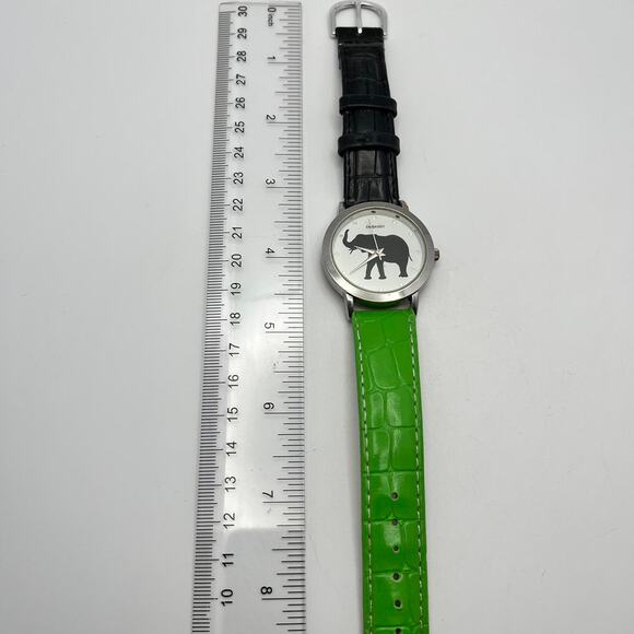 Silver green elephant watch - Picture 3 of 3